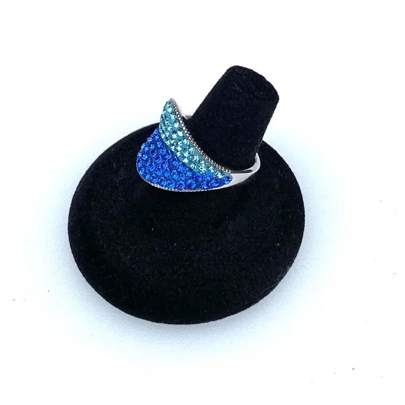 $3/20 Two tone blue rhinestone ring - Picture 2 of 9
